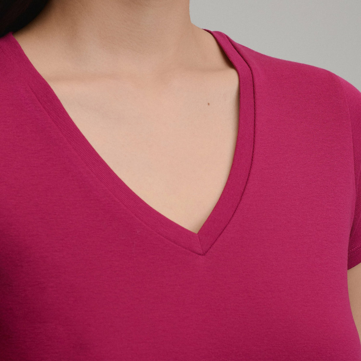 Women's Everyday SS V-Neck Tee | Eddie Bauer