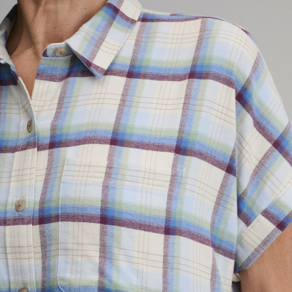 Women's W Field Flex Flannel Short-Sleeve Shirt | Eddie Bauer