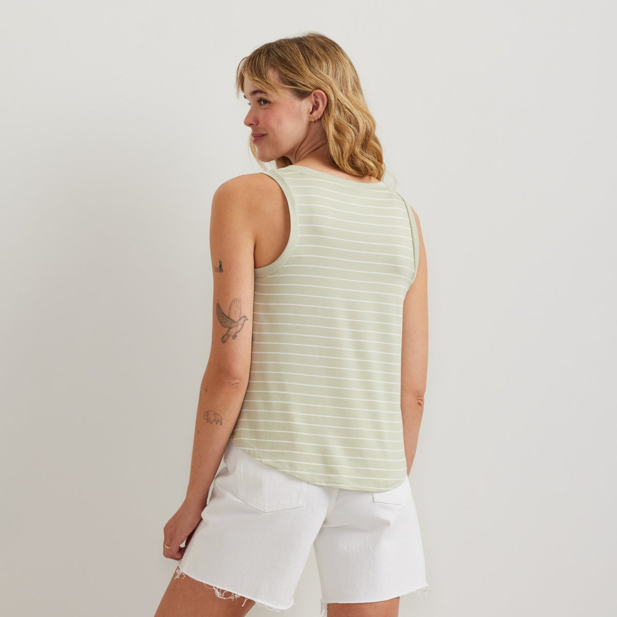 Women's Surreal Travel Vnk Tank | Eddie Bauer