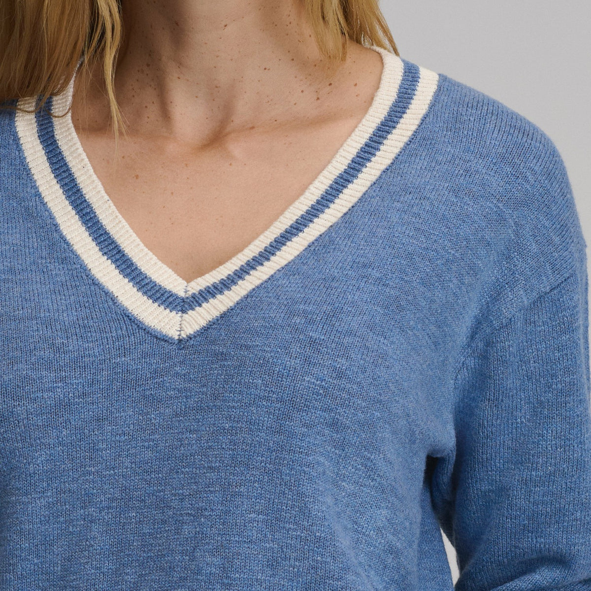 Women's Everyday V-Neck Sweater - Tipped Collar | Eddie Bauer