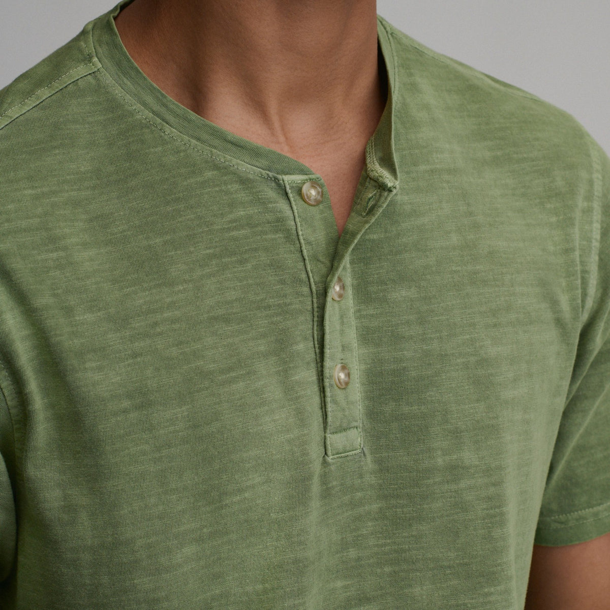 Men's SS Sunwashed Cotton Henley | Eddie Bauer