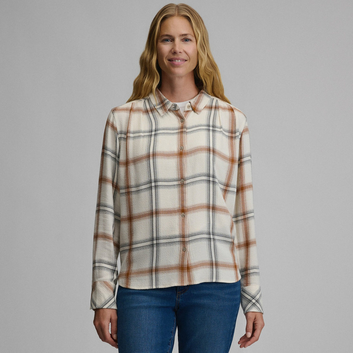 Women's Long-Sleeve Softened Button-Down Shirt | Eddie Bauer